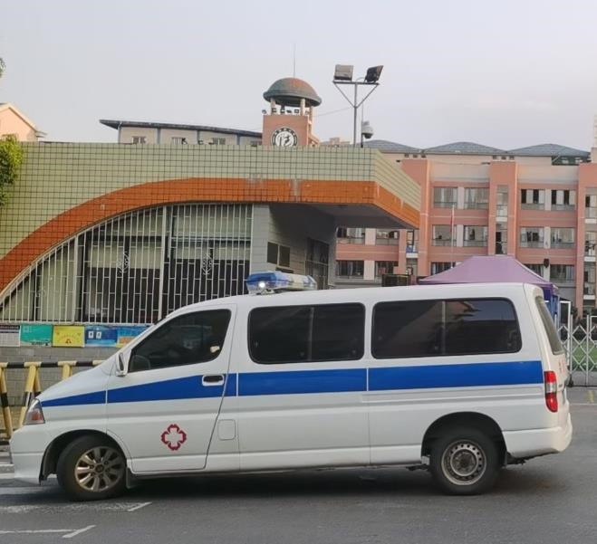 马尾救护车出租护送骨折病人一公里多少钱